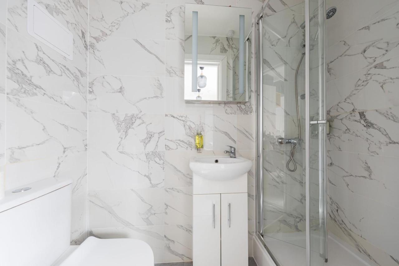 Lovely Private Room And Shower At Anson Hotel Londres Exterior foto